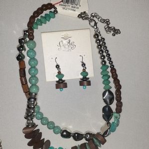 Necklace earring set